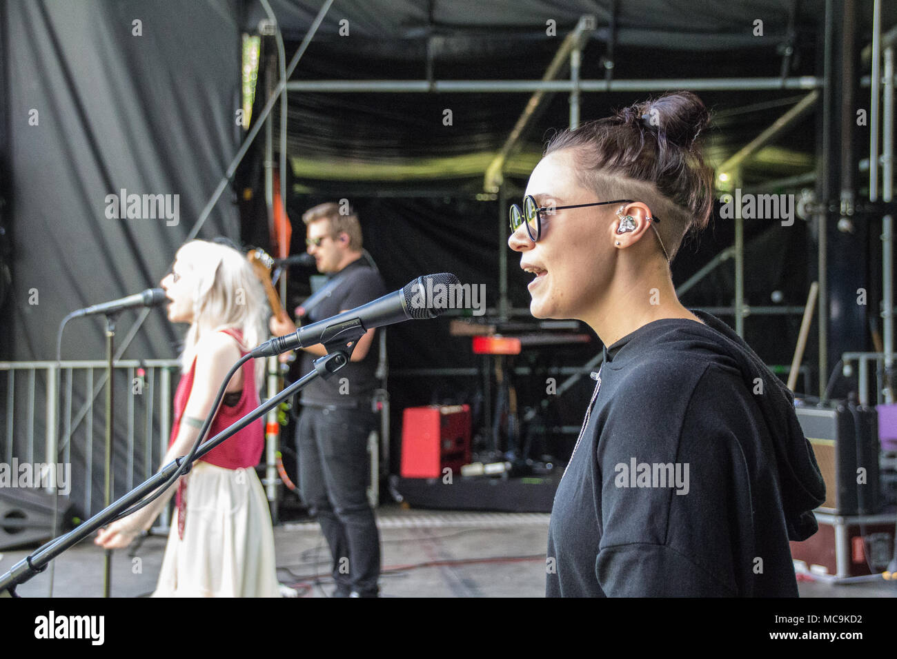 Aurora Aksnes - Sound Check in Molde International Jazz Festival, Norwegen 2017. Stockfoto