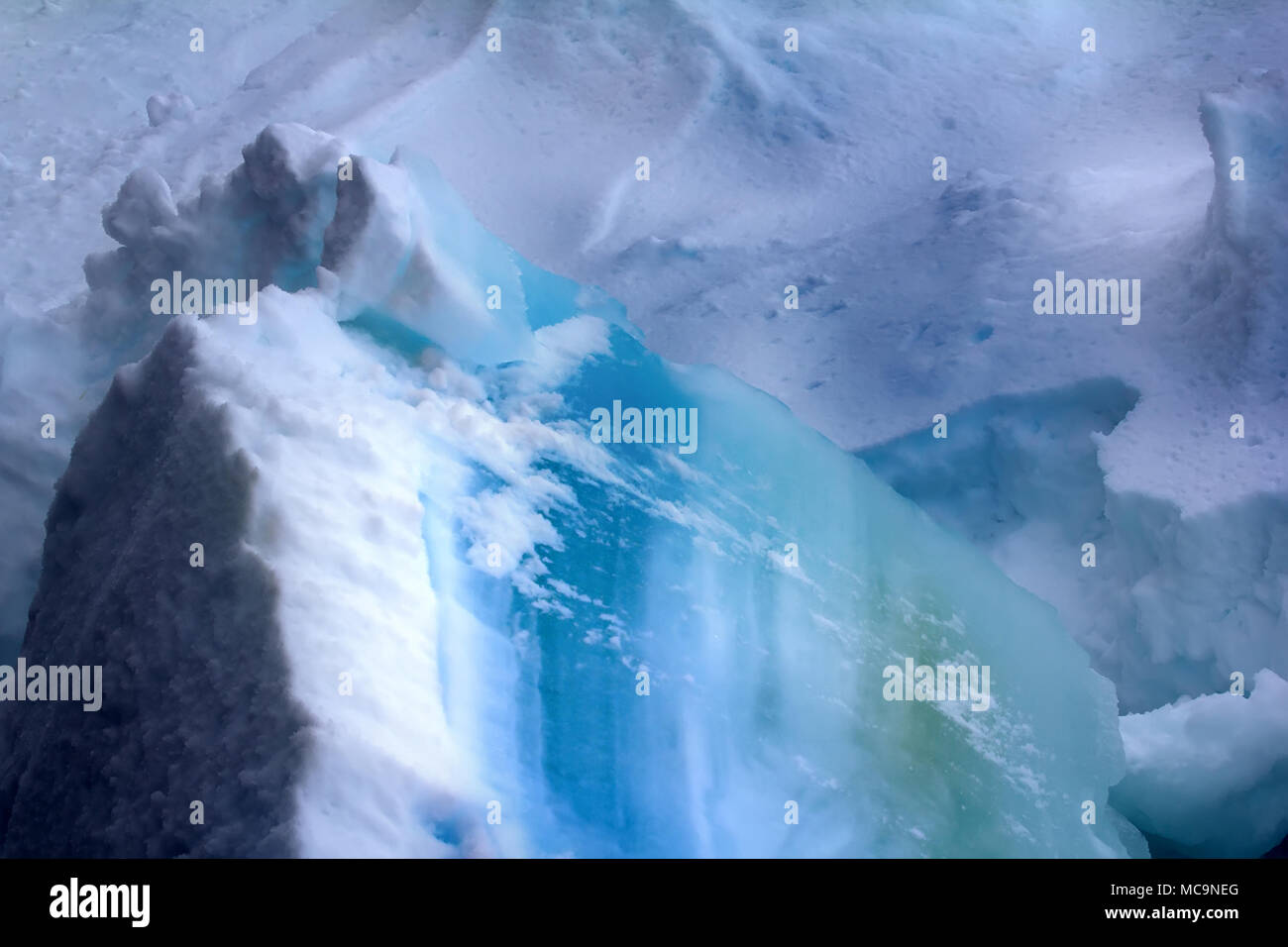 Eis Am Nordpol Und In Der Nähe Im Jahr 2016. Nukleare Icebreaker Split  Dicke Multy-Eis, Etwa 2,5 Meter (Land- Herkunft Ice Stockfotografie - Alamy