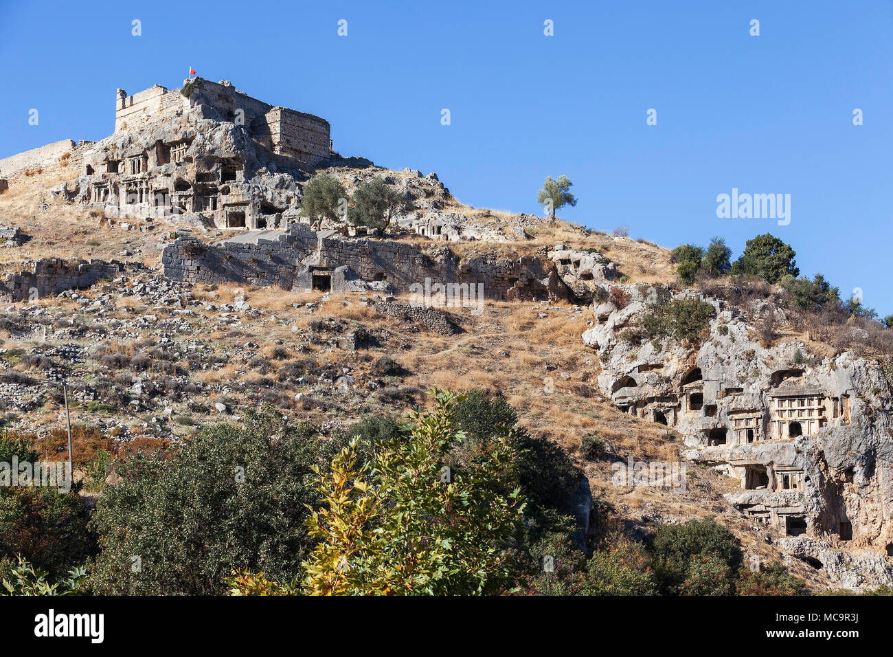 Felsengräber in der antiken Stadt Tlos in Fethiye in der Türkei. Stockfoto