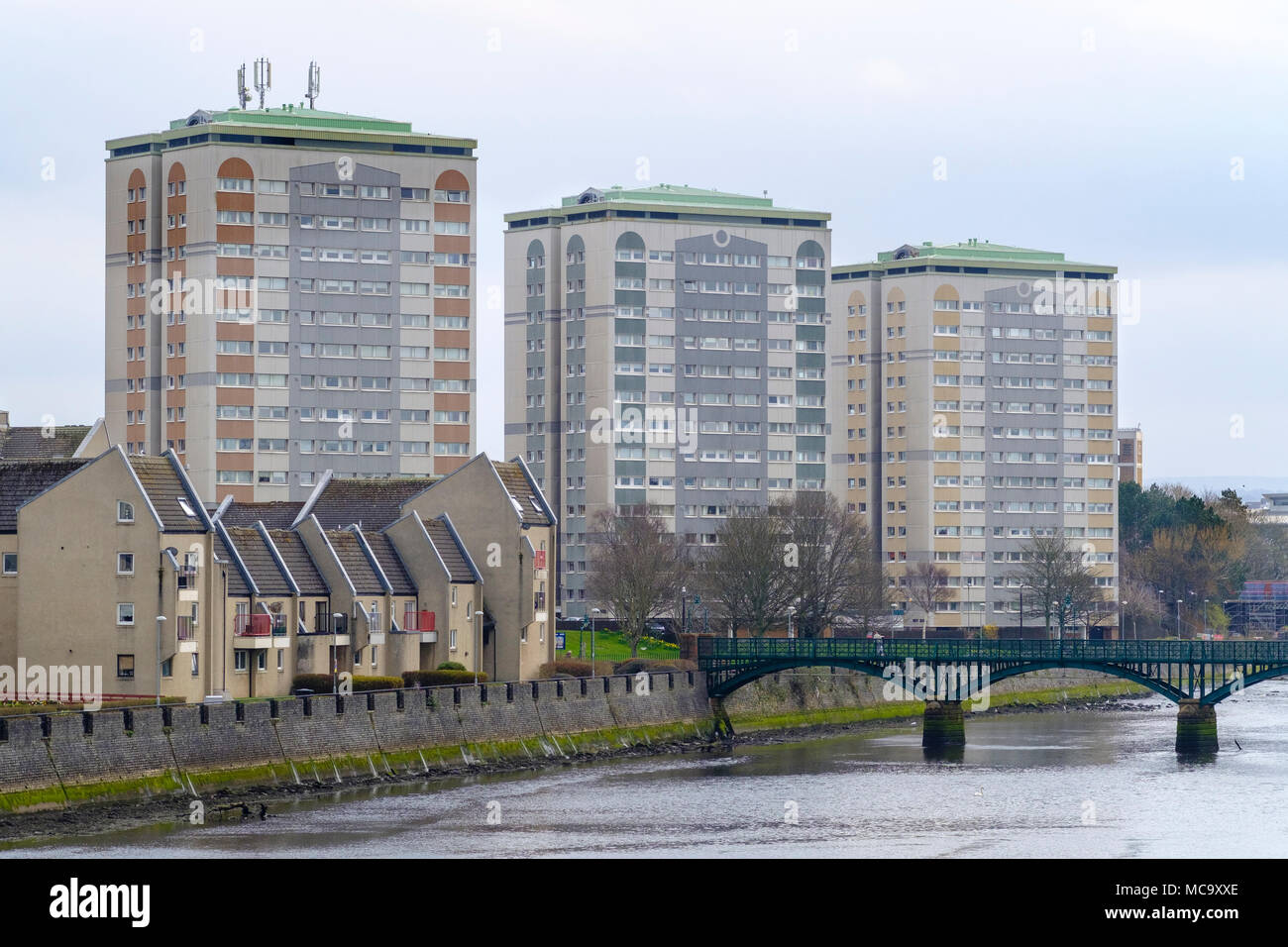 Angesichts der hohen Anstieg sozialer Wohnungsbau im Zentrum von Ayr, Ayrshire, Schottland, Großbritannien Stockfoto