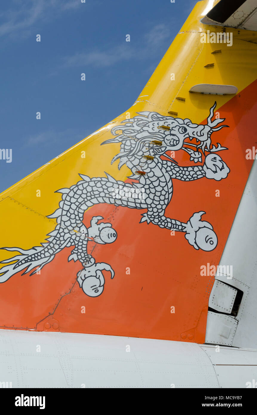 Schwanz von Bhutan Airways ATR 42 am Flughafen Paro, Bhutan Stockfoto