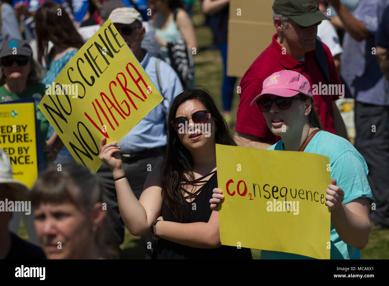 Washington, USA, 14. April 2018. Hunderte von Demonstranten sammeln für den März für Wissenschaft, eine Rallye durch das gemeinnützige Nature Conservancy, 14. April 2018 gefördert. Quelle: Michael Candelori/Alamy leben Nachrichten Stockfoto
