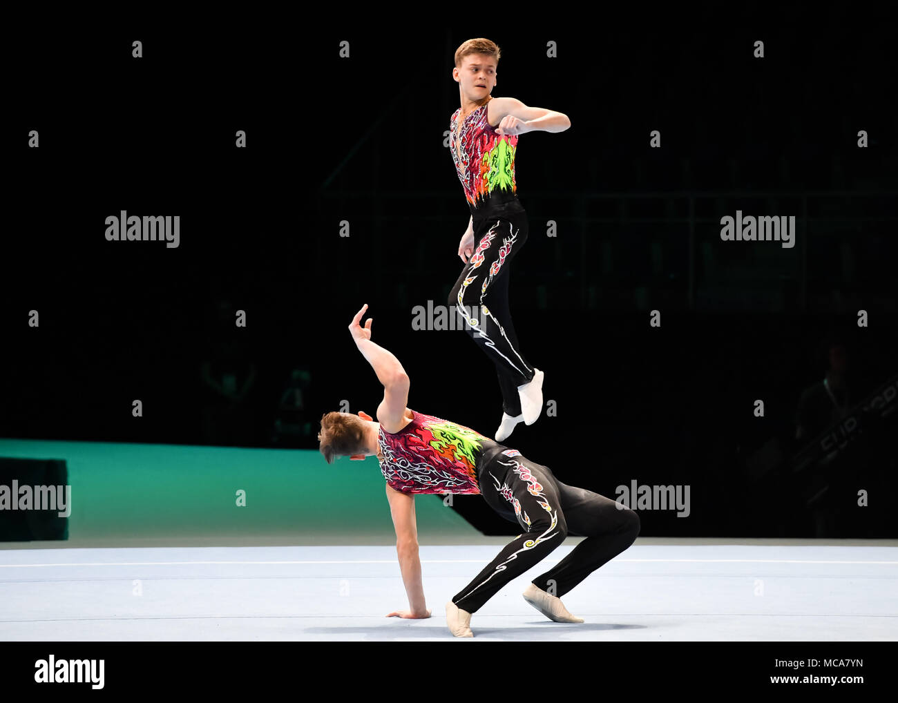 Antwerpen, Belgien. 14 Apr, 2018. Charlie Nehmen/Adam Upcott (GBR) konkurrieren in der Männer Gruppe Final während der 26 WM-Akrobatik Gymnastik 2018 bei Lotto Arena am Samstag, den 14. April 2018. Antwerpen, Belgien. Credit: Taka G Wu Credit: Taka Wu/Alamy leben Nachrichten Stockfoto