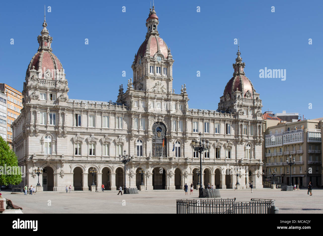 Rathaus auf Maria Pita Square in A Coruna, Galicien, Spanien. Stockfoto