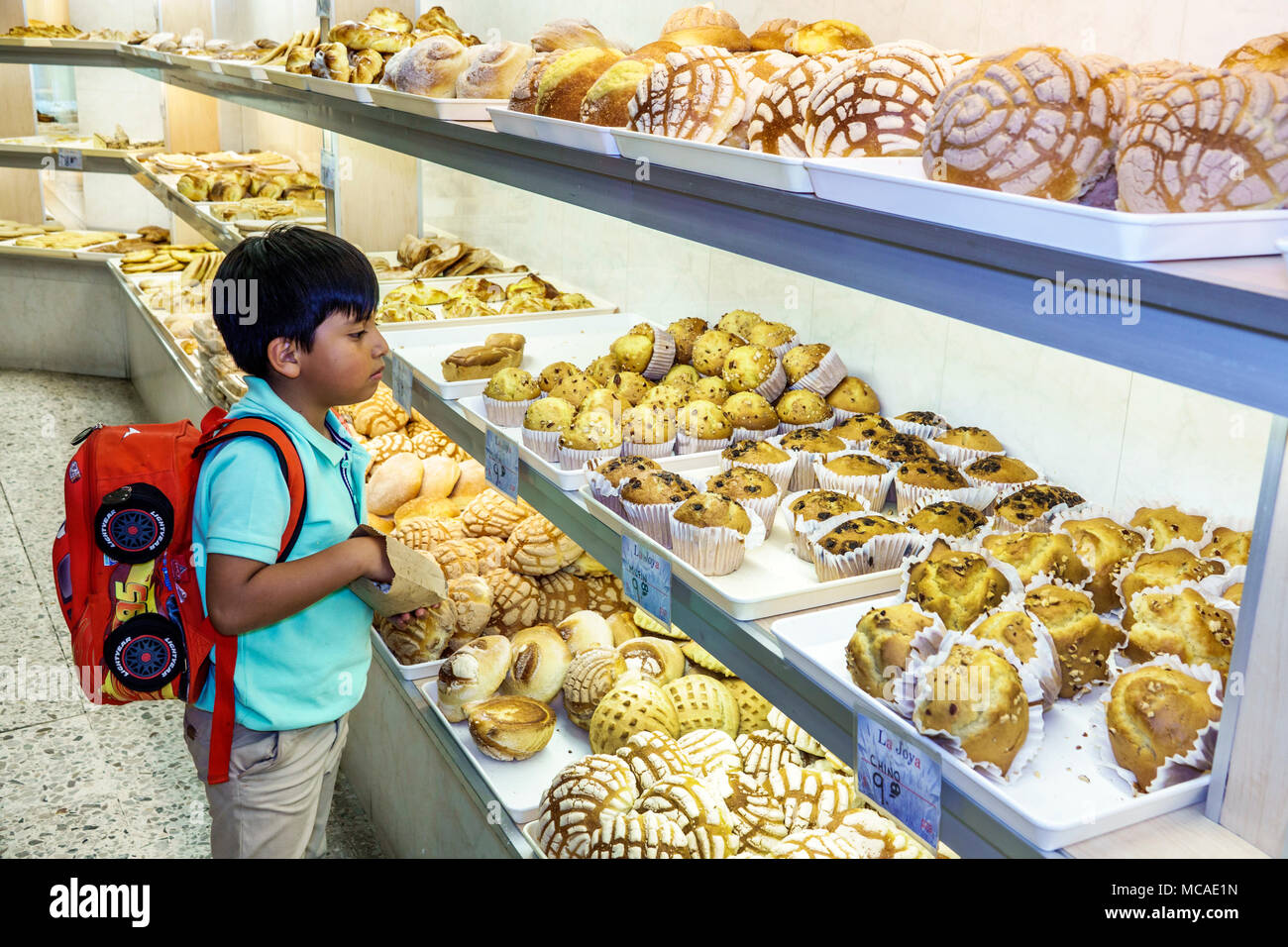 Mexiko-Stadt, Mexikanisch, Hispanic, Centro Historico, historisches Zentrum, 5. Februar, La Joya Pastaleria Konditorei, Bäckereigeschäft, junge Jungen, männliches Kind, Kinder, Kind Stockfoto