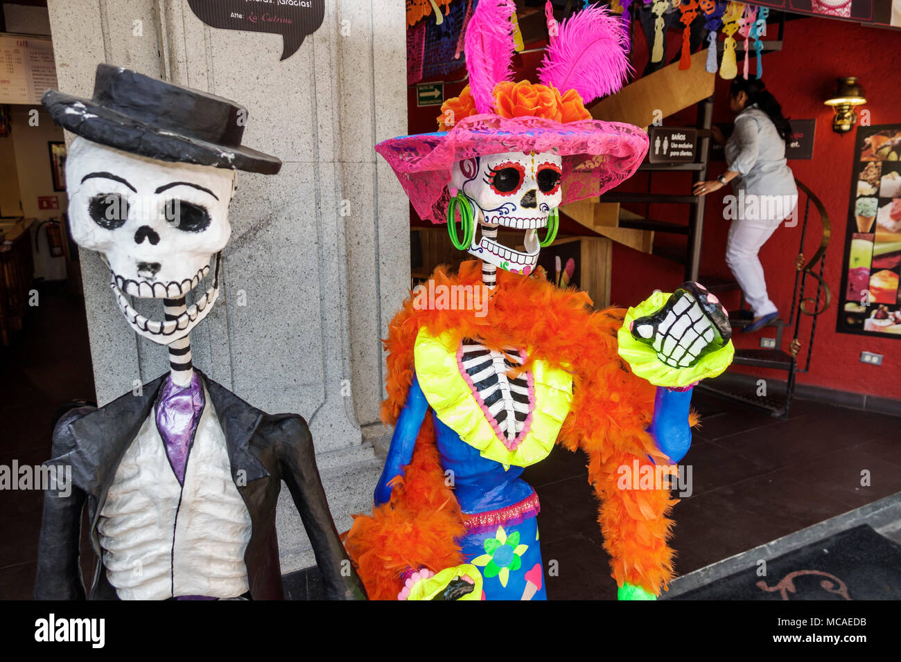 Mexiko-Stadt, mexikanisch, lateinamerikanisch, lateinamerikanisch, ethnisch, Coyoacan, Del Carmen, Jardin Centenario, La Catrina Eiscreme und Kaffee, draußen, Skulptur, Cala Stockfoto