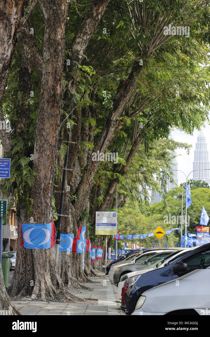 Malaysische allgemeinen Wahlen 2018 Wahlkampf in Kuala Lumpur, Malaysia. Oppositionspartei Fahnen. Stockfoto