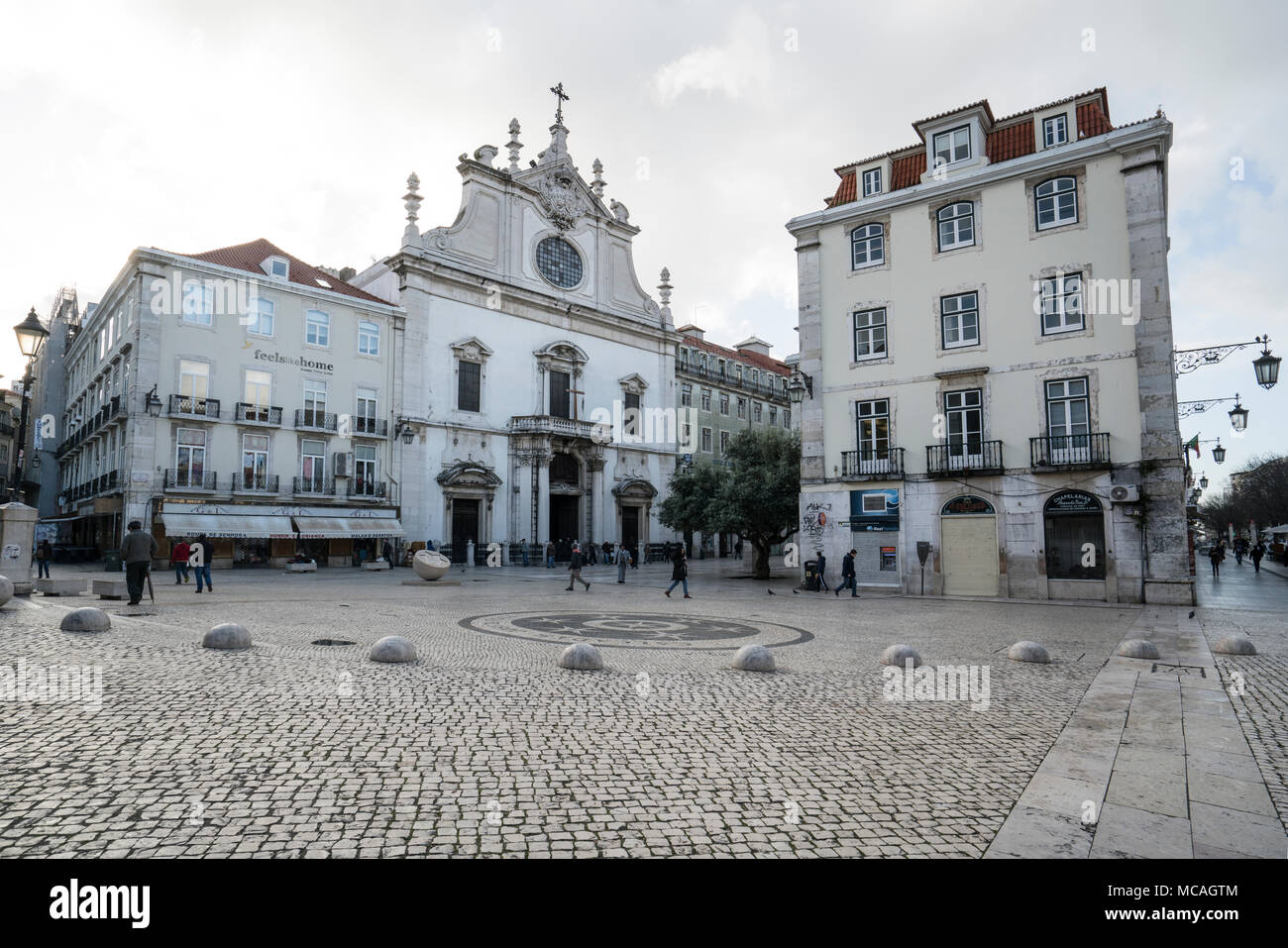 Ein Blick auf Sao Domingo Kirche in Largo de São Domingos in Lissabon, Portugal Stockfoto