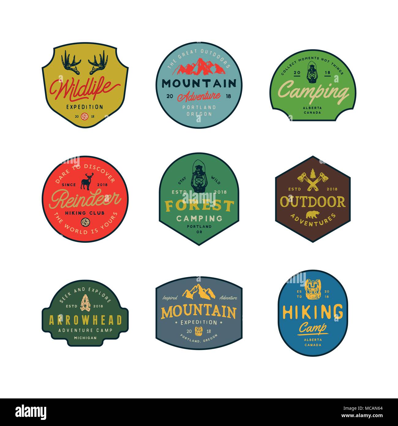 Satz von Vintage Wildnis Logos. Hand gezeichnet Retro styled outdoor adventure Embleme. Vector Illustration Stock Vektor