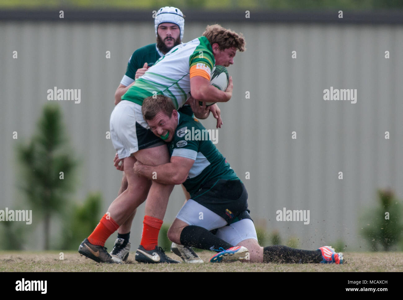 Southern Pines, N. C, USA. 13 Apr, 2018. April 14, 2018 - Southern Pines, N.C., USA - Herren Rugby Aktion zwischen den südlichen Kiefern große Kegel und Charlotte Rugby Football Club, 14. April 2018 an die nationale athletische Dorf in den südlichen Kiefern, N.C. Southern Pines besiegt Charlotte, 54-39, im ersten Platz mit einem Rekord von 6-1 in der Carolinas-Georgia Männer D 2 Ost zu beenden und erwarb einen Anlegeplatz im 2018 Carolinas Geographische Union Meisterschaft, kann 5-6. Credit: Timothy L. Hale/ZUMA Draht/Alamy leben Nachrichten Stockfoto