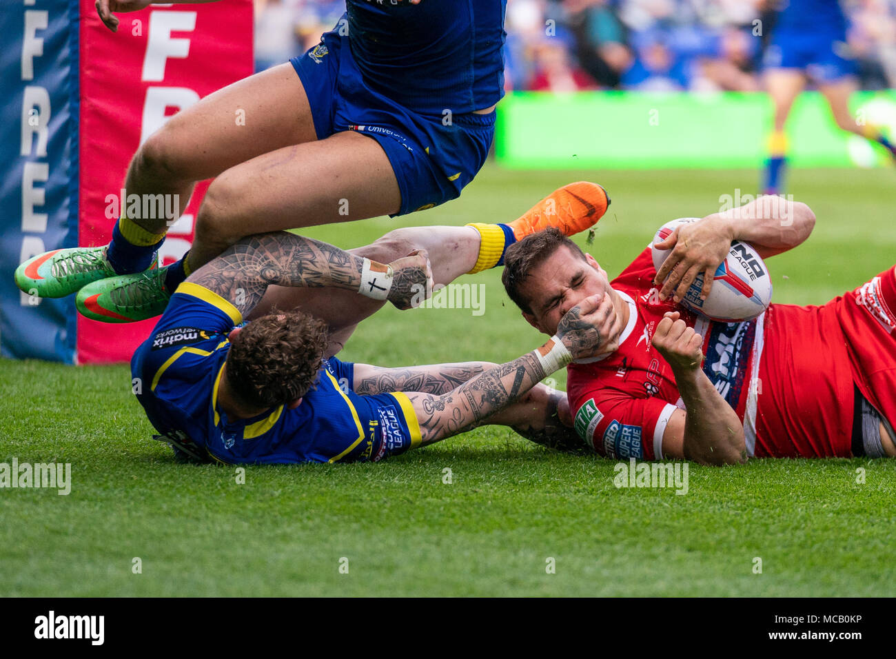 Von Hull FC Maurice Blair Kerben seine Seiten zuerst versuchen, 14. April 2018, Halliwell Jones Stadium Mike Gregory Weg, Warrington, WA2 7NE, England; Betfred Super League Rugby, Runde 11, Warrington Wolves v Hull Kingston Rovers Stockfoto