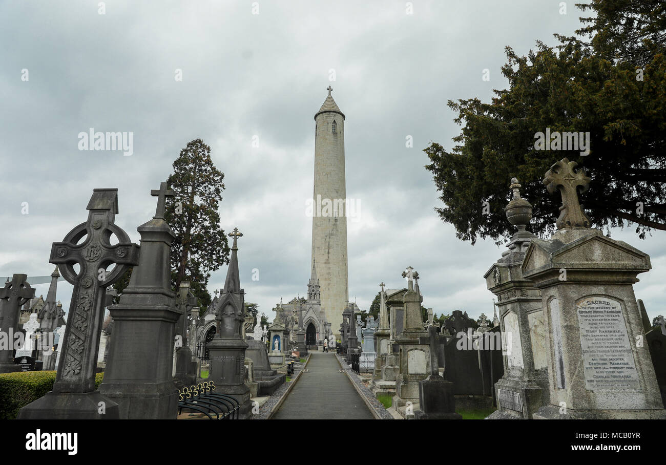 Dublin. 15 Apr, 2018. Foto auf April 14, 2018 zeigt die 'O' Connell Tower" in Glasnevin Cemetery in Dublin, Irland. Irlands höchsten Turm 'O' Connell Tower" am Samstag für die Öffentlichkeit wieder geöffnet wurde nach einem in der Nähe von 47 Jahren nach einem Bombenanschlag, deren Täter bis heute nicht offiziell festgestellt. Quelle: Xinhua/Alamy leben Nachrichten Stockfoto