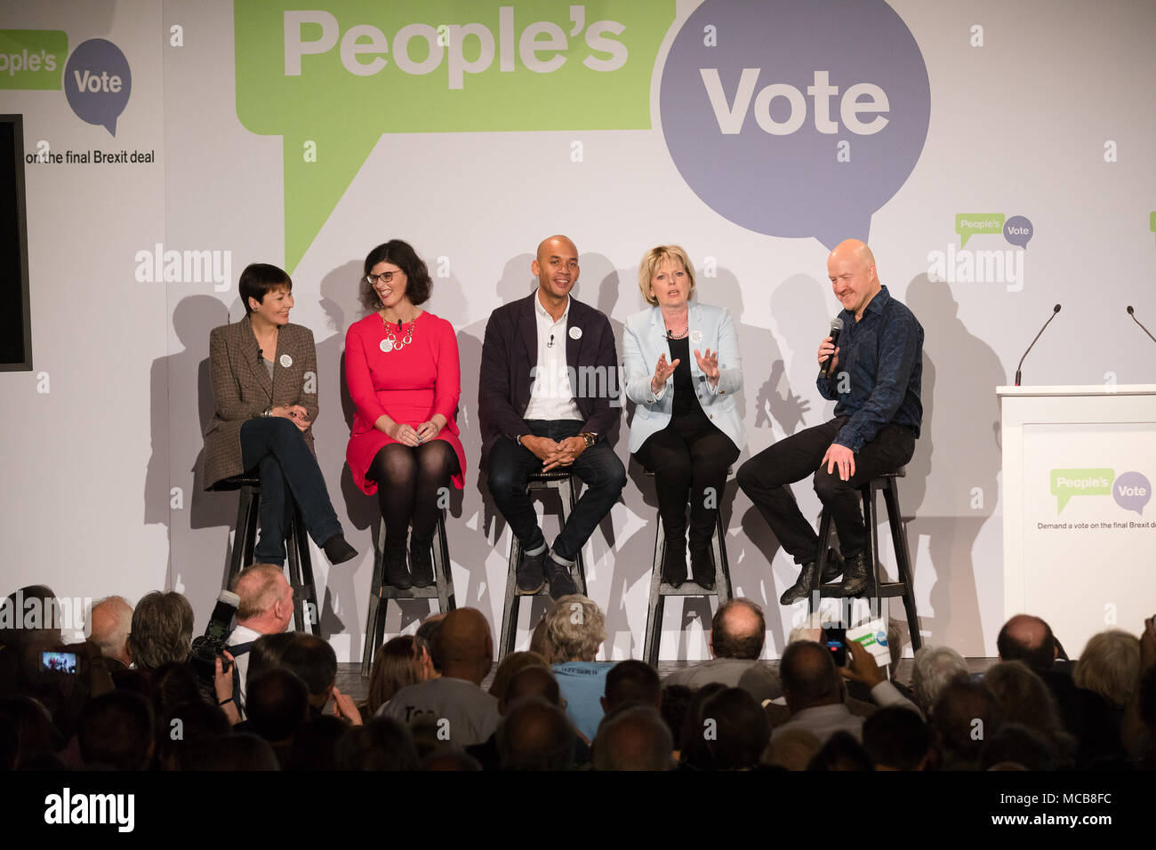 London, Großbritannien. 15. April 2018. Caroline Lucas MP, Layla Moran MP, Chuka Umunna MP, Anna Soubry MP und Komiker Andy Parsons im Electric Ballroom, Camden bei der Auftaktveranstaltung zur Volksabstimmung Kampagne, die Berufung ist für eine öffentliche Abstimmung über die endgültige Brexit beschäftigen. Credit: Vickie Flores/Alamy leben Nachrichten Stockfoto