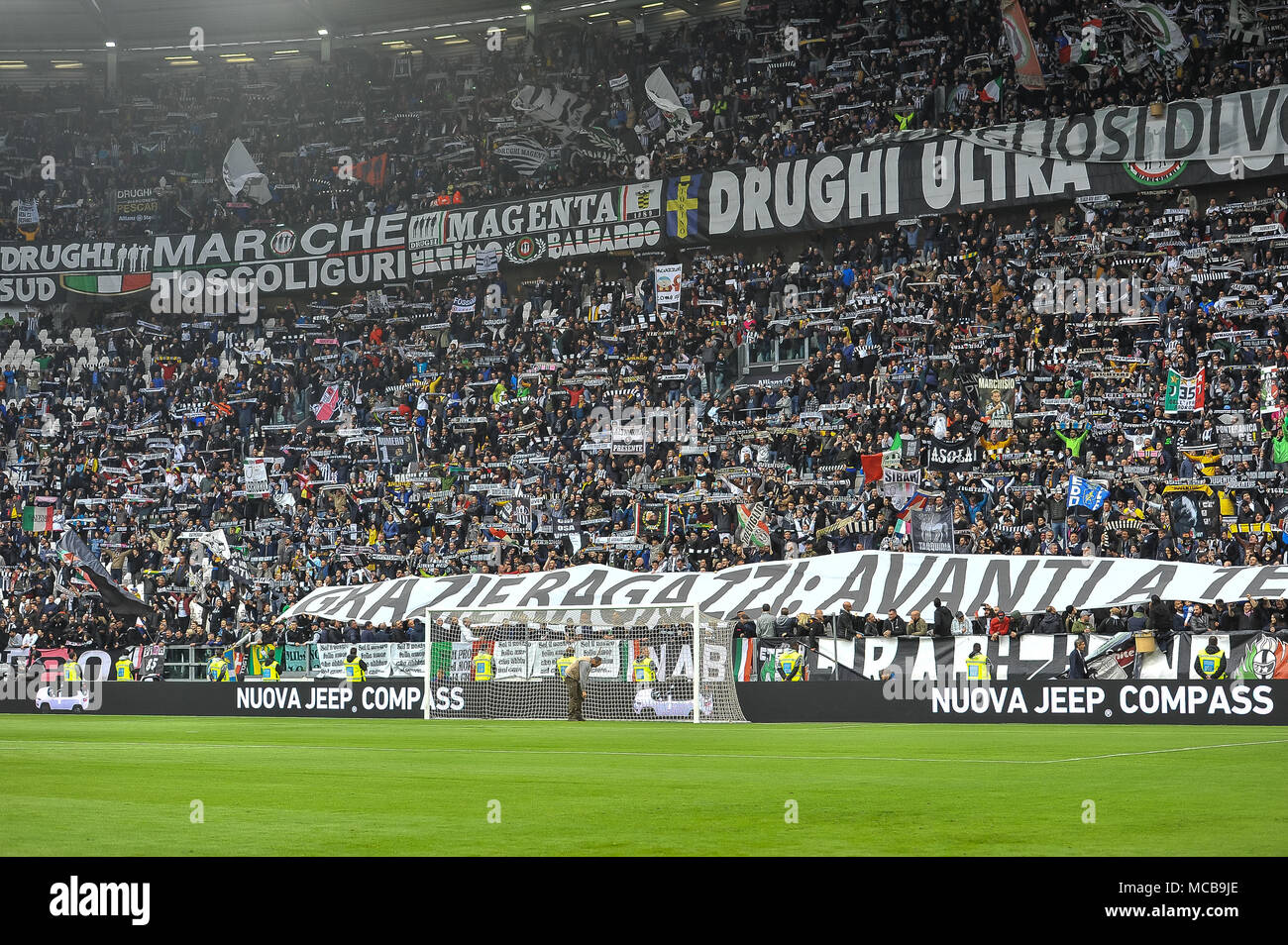 Turin, Italien. 15 Apr, 2018. Während der Serie ein Fußballspiel zwischen FC Juventus und UC Sampdoria bei Allianz Stadion am 15. April, in Turin, Italien 2018. Quelle: FABIO UDINE/Alamy leben Nachrichten Stockfoto