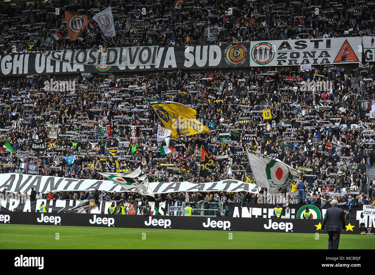 Turin, Italien. 15 Apr, 2018. Während der Serie ein Fußballspiel zwischen FC Juventus und UC Sampdoria bei Allianz Stadion am 15. April, in Turin, Italien 2018. Quelle: FABIO UDINE/Alamy leben Nachrichten Stockfoto