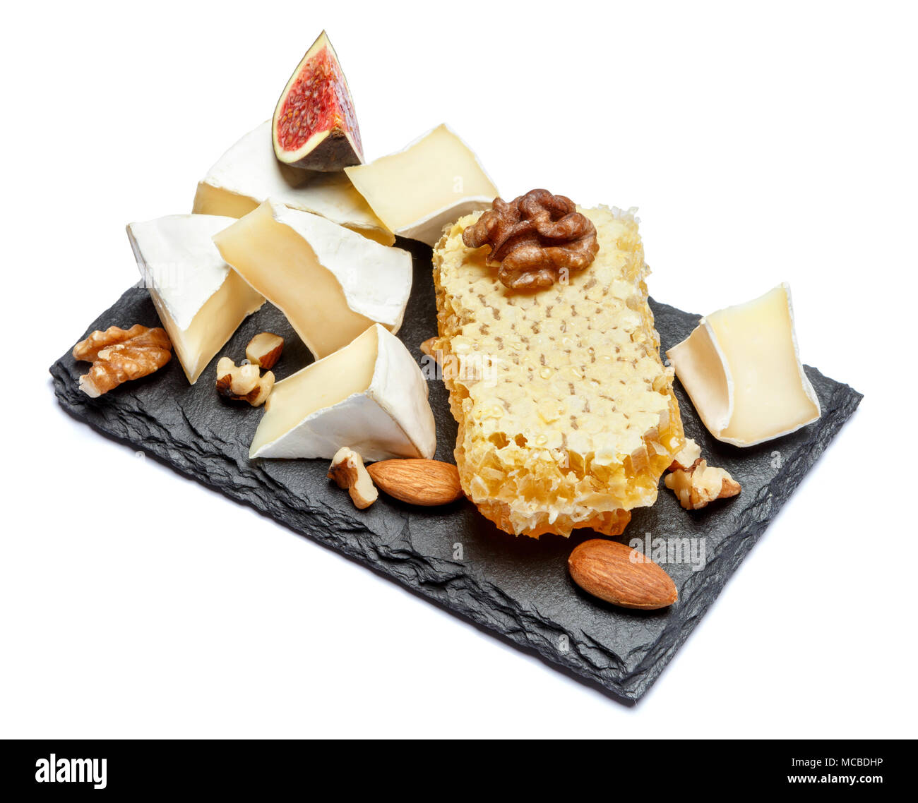 Camembert Käse mit Honig, Feigen, Walnüsse auf Stein board Stockfoto