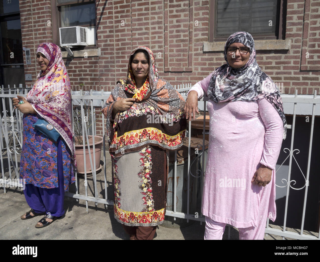 Frauen in Bangladesch Bangladesch der 'Kleine' von Kensington in Brooklyn, NY, 2018. Stockfoto