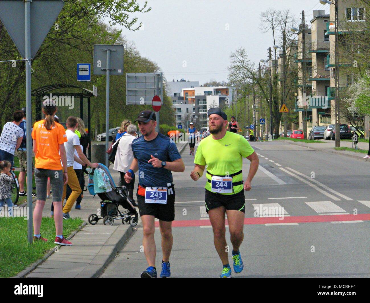 Lodz, Polen - 15 April 2018: Eine Gruppe von Marathon Wettbewerber Stockfoto