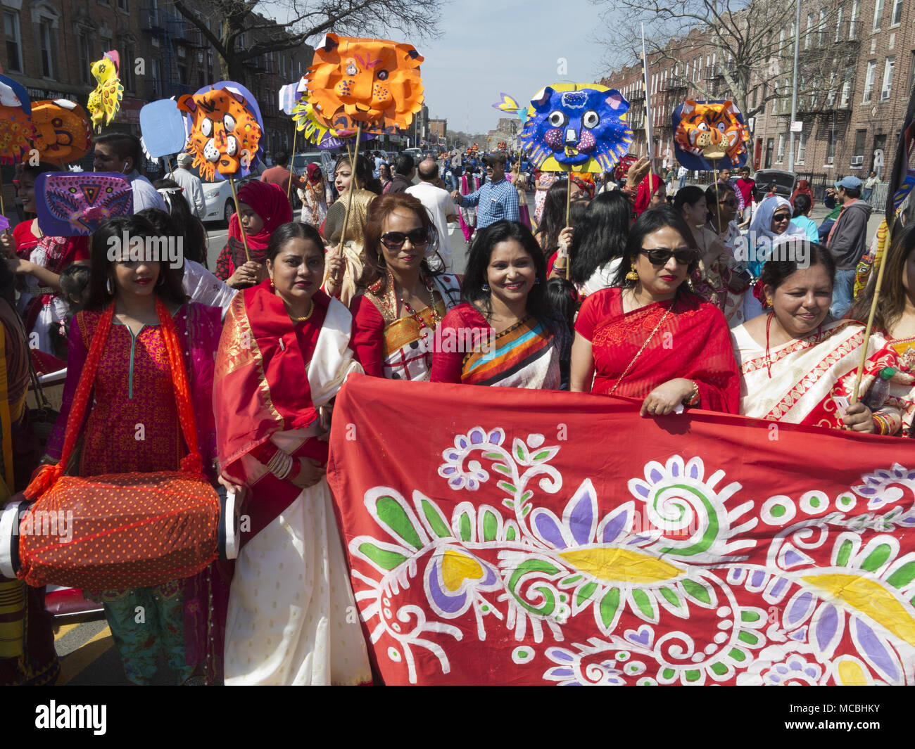 Bengali New Year Festival und Parade in der 'Kleine Bangladesch" Abschnitt von Kensington in Brooklyn, NY, 2018. Stockfoto