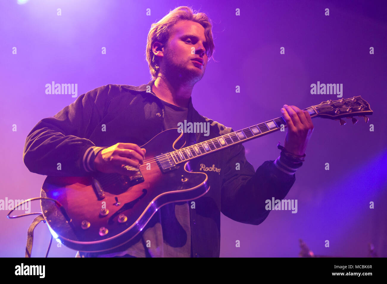 Die Deutsche Deutsche Folktronica duo Milky Chance, bestehend aus Clemens Rehbein, Gesang und Gitarre und Philipp Dausch live auf der Stockfoto