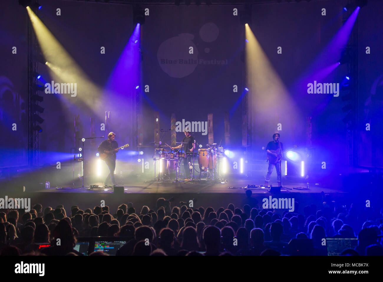 Die Deutsche Deutsche Folktronica duo Milky Chance, bestehend aus Clemens Rehbein, Gesang und Gitarre und Philipp Dausch live auf der Stockfoto