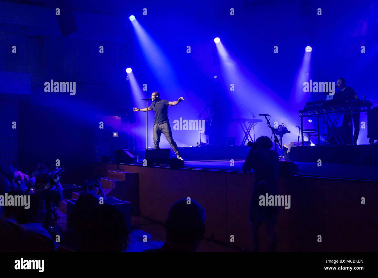 Der britische Sänger Seal live im ausverkauften Konzertsaal des KKL am Blue Balls Festival Luzern, Schweiz Stockfoto