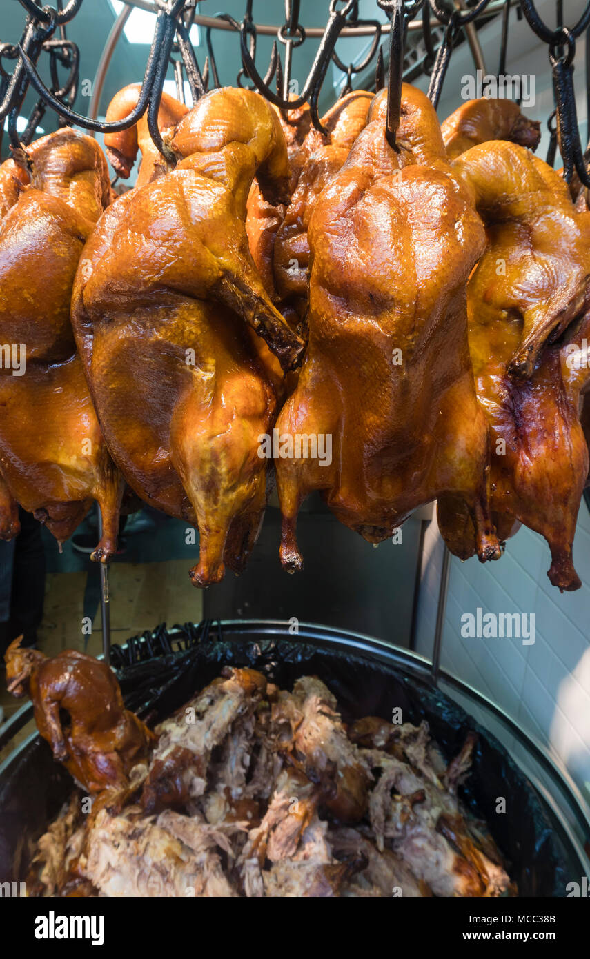 Gebratene Peking Ente zum Verkauf in einem Restaurant in Peking Stockfoto
