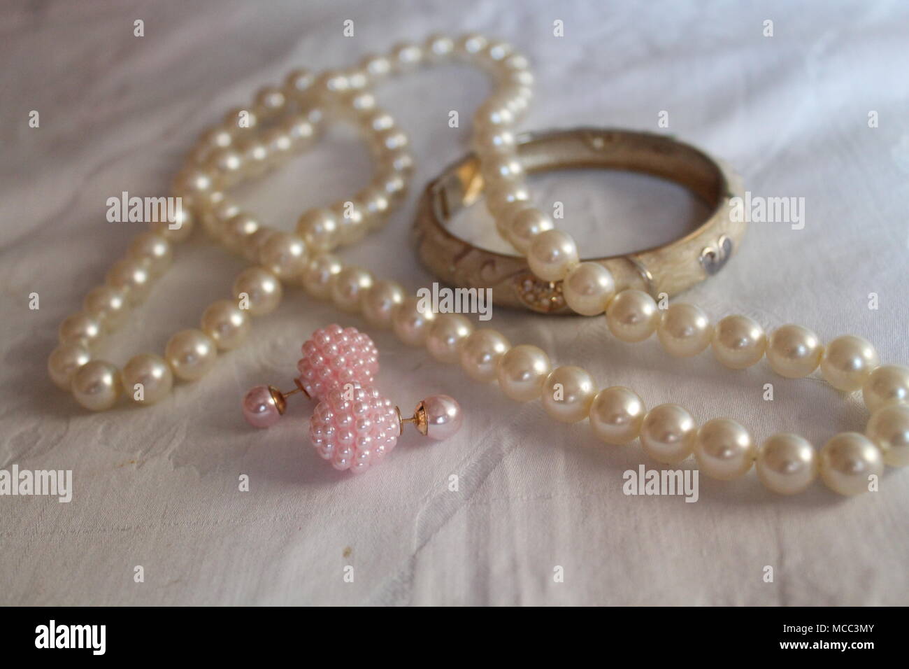 Schone Accessoires Aus Reiner Pearl Zur Dekoration Oder Geschenk Stockfotografie Alamy