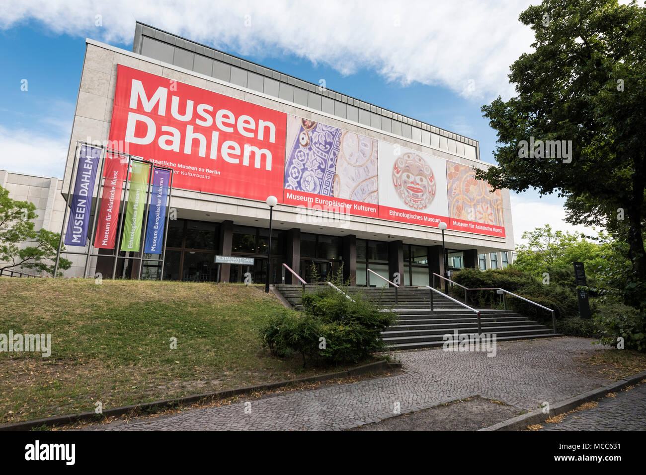 Berlin. Deutschland. Äußere des Berlin-Dahlem Museum Center (Museumszentrum Berlin-Dahlem). Der Museumskomplex Dahlem war ursprünglich geplant, durch eine Stockfoto