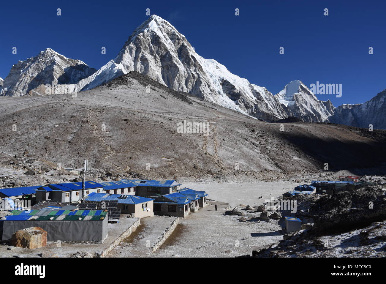 Gorak Shep und Pumori im Hintergrund, Nepal Stockfoto