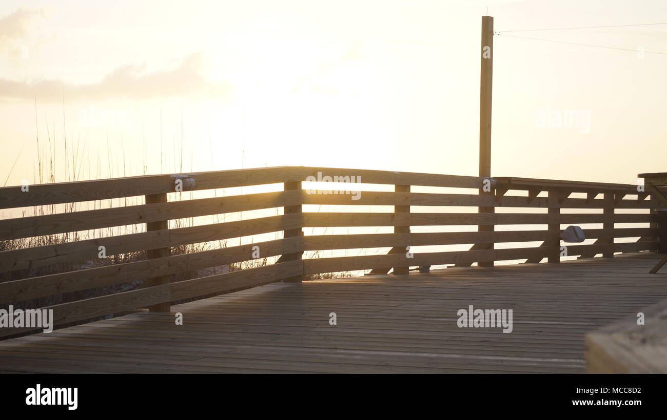 Sonnenaufgang auf einem Pier Stockfoto