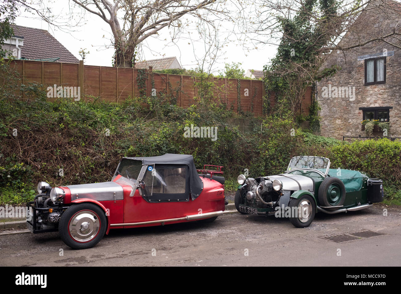 April 2018 - Sammlung von offenen Dreiräder Autos in der Somerset Village von Cheddar. Stockfoto
