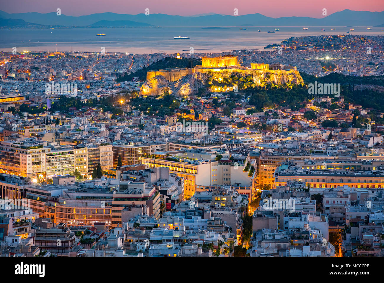 Luftaufnahme auf Athen, Griechenland bei Sonnenuntergang Stockfoto