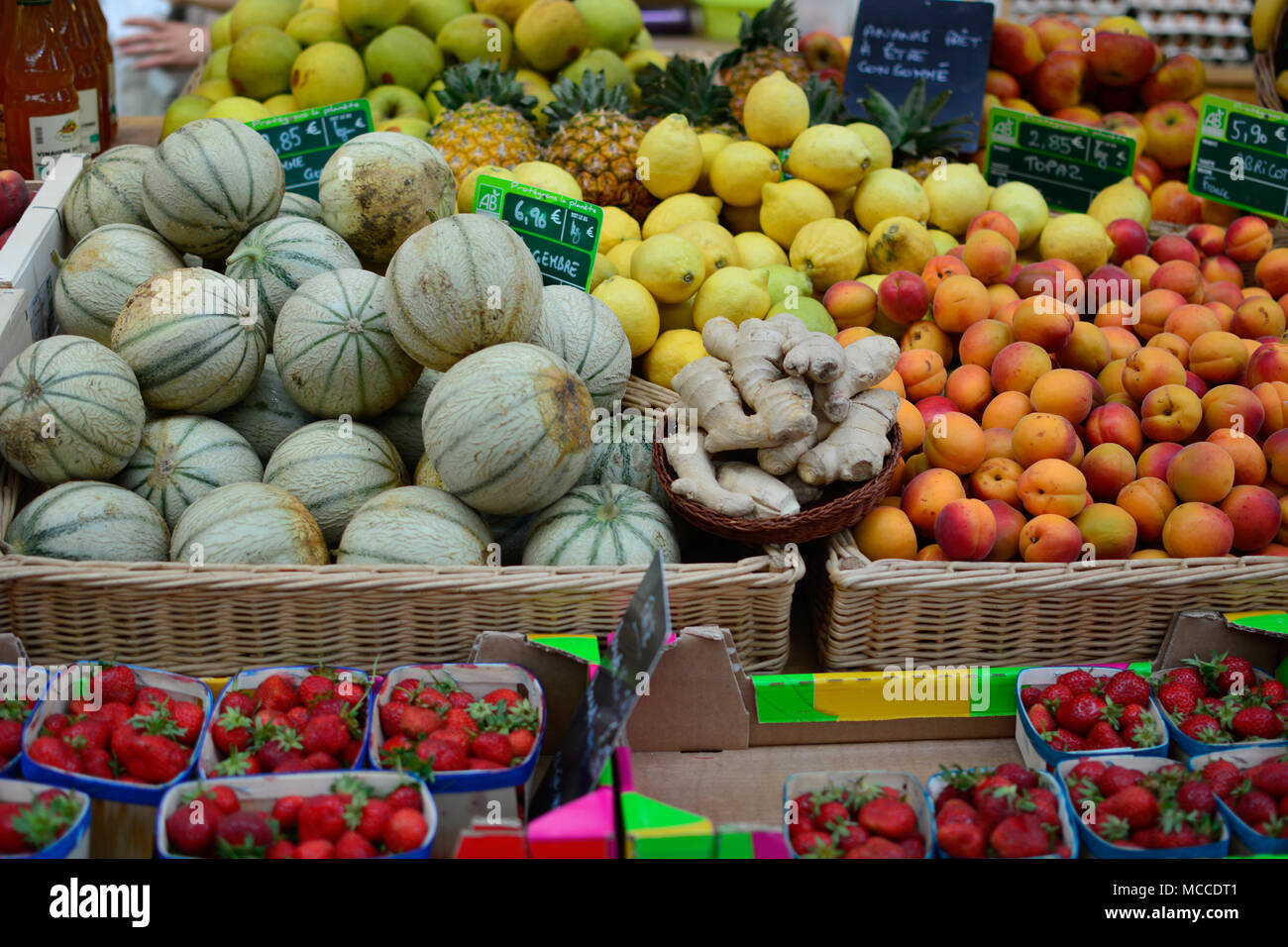 Frische Produkte aus der Wochenmarkt Stockfoto