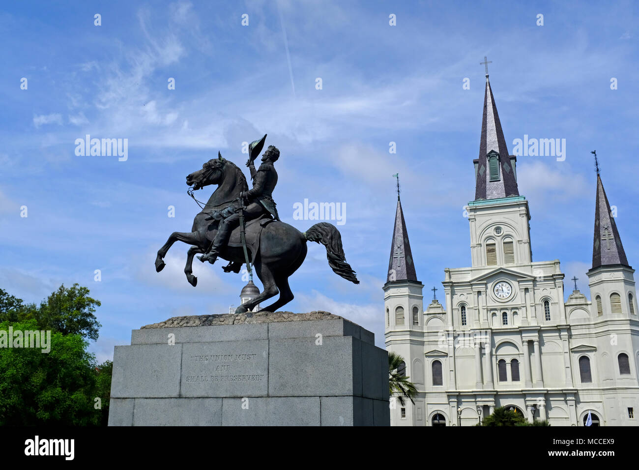 Statue von General Andrew Jackson Jackson Square mit Saint Louis Kathedrale im Hintergrund Stockfoto
