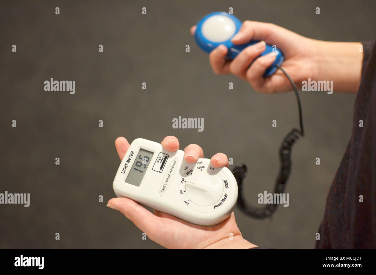 Lux meter für die Messung der Lichtintensität in Hand mit Fotodiode LDR  Photometer elektronischer Geräte Gerät Stockfotografie - Alamy