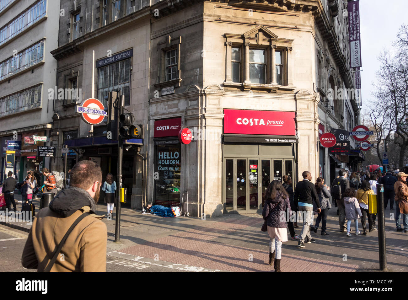 Eine grobe Sleeper außerhalb Holborn Station im Zentrum von London, Großbritannien Stockfoto