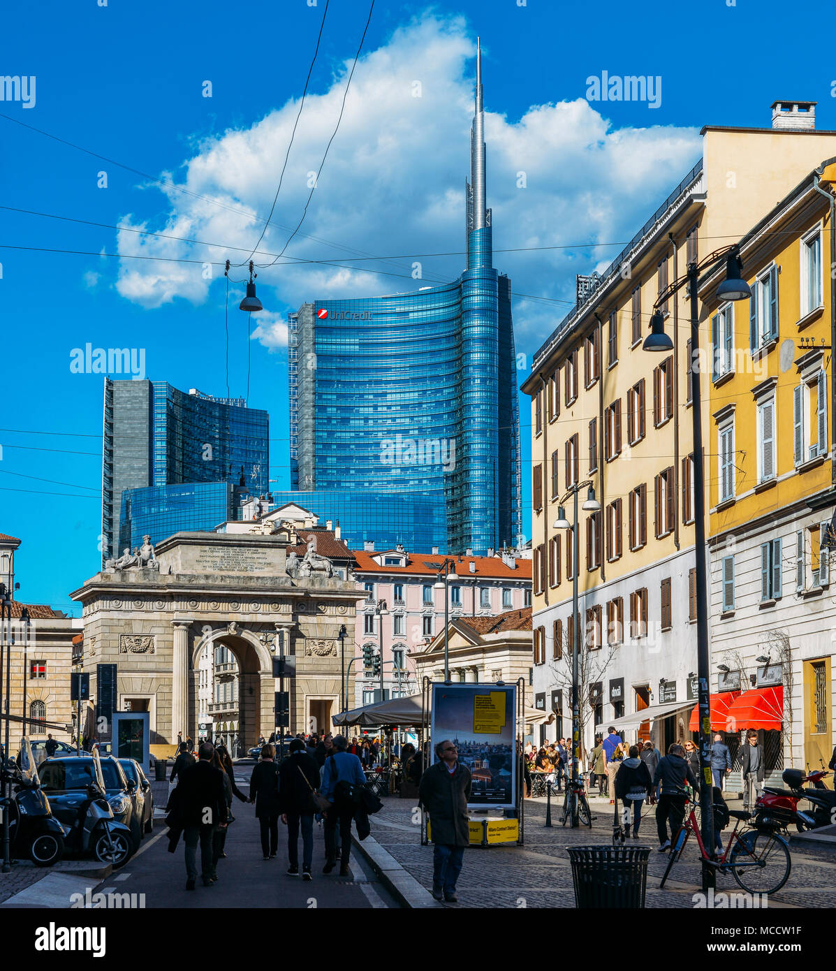 Mailand, Italien - 1. April 2018: Fußgänger am Corso Garibaldi im historischen Zentrum von Mailand Stockfoto