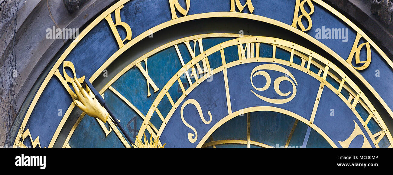 Die mittelalterliche astronomische Uhr in der Altstädter Ring in Prag Stockfoto