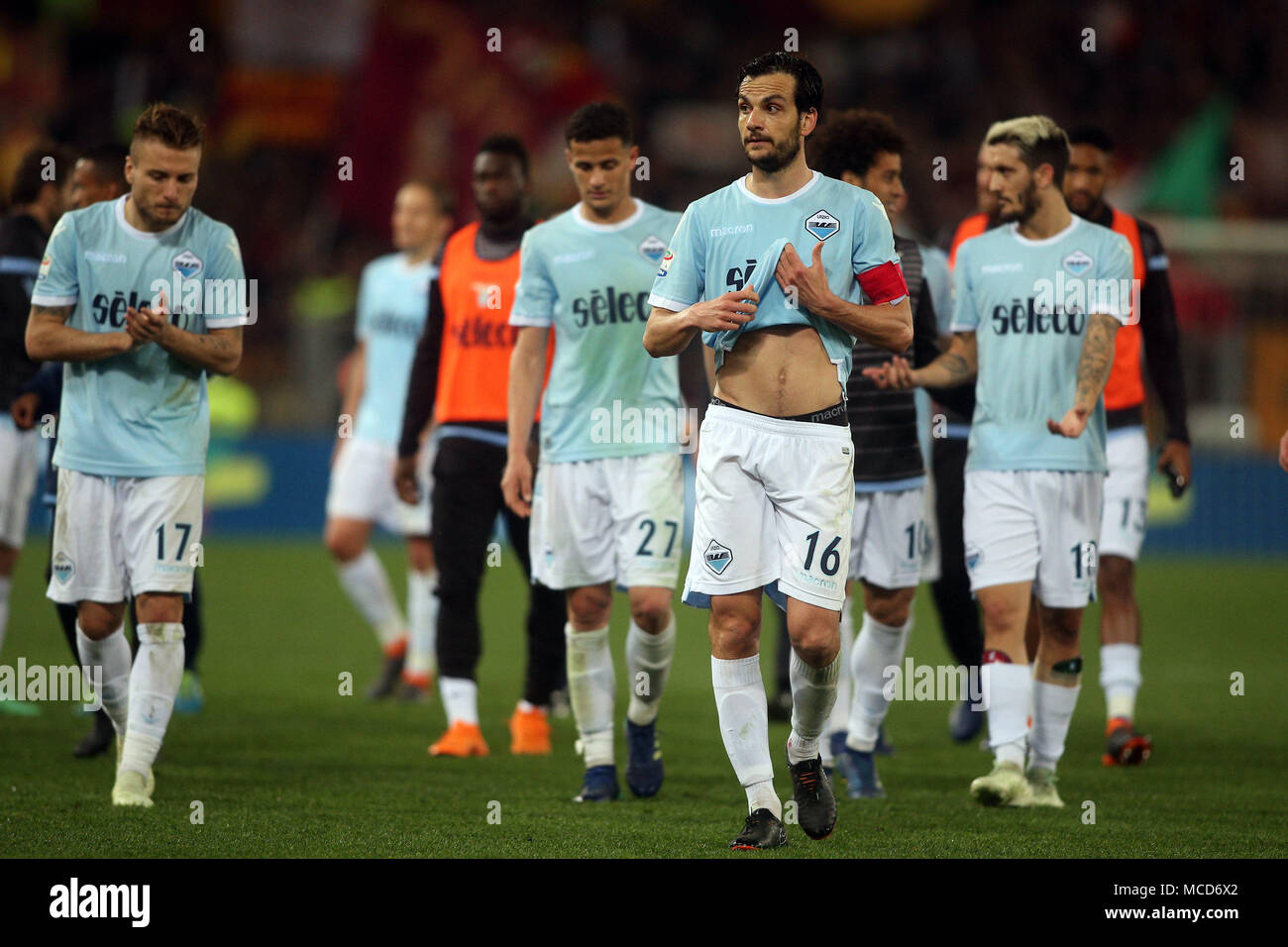 Rom, Italien. 15.04.2018. Stadio Olimpico, Rom, Italien. Serie A LAZIO TEAM AM ENDE der Serie ein Fußballspiel Derby zwischen SS Lazio, Roma im Stadio Olimpico in Rom vs. Credit: Marco iacobucci/Alamy leben Nachrichten Stockfoto