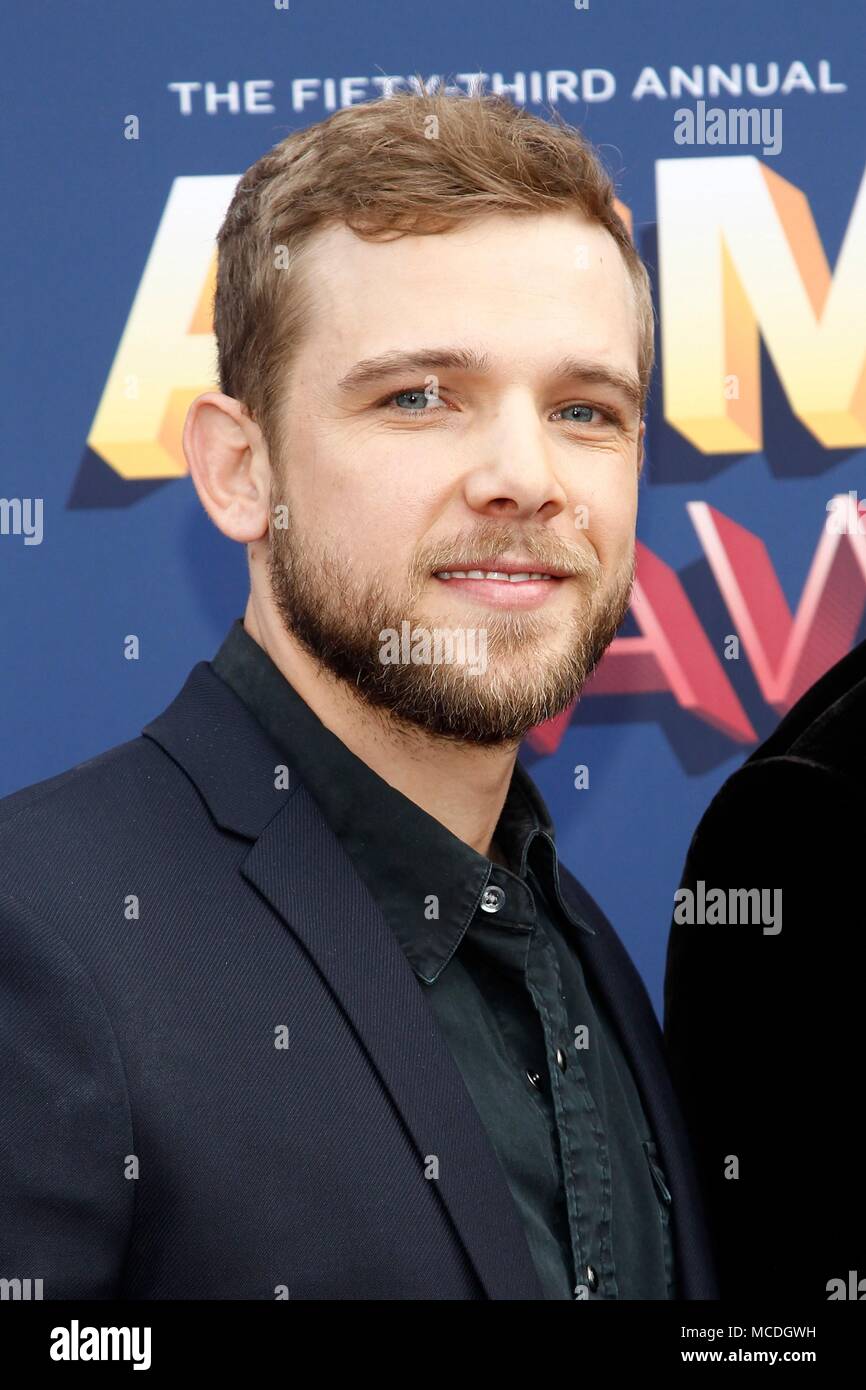 Max Thieriot bei der Ankunft für 53 Akademie der Country Music (ACM) Awards - Ankünfte 3, MGM Grand Garden Arena in Las Vegas, NV 15. April 2018. Foto: JA/Everett Collection Stockfoto