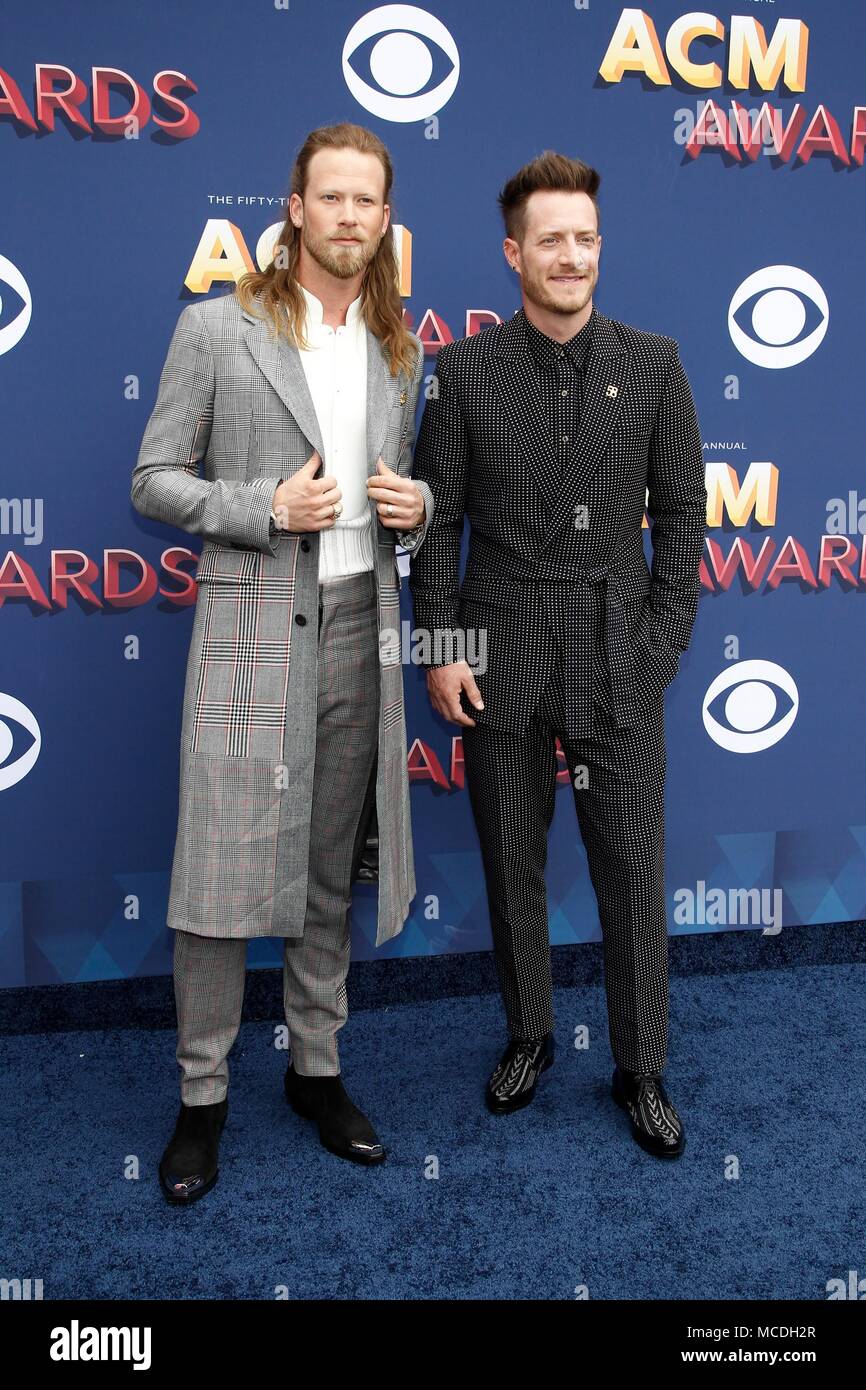Brian Kelley und Tyler Hubbard von Florida Georgia Line bei der Ankunft für 53 Akademie der Country Music (ACM) Awards - Ankünfte 3, MGM Grand Garden Arena in Las Vegas, NV 15. April 2018. Foto: JA/Everett Collection Stockfoto