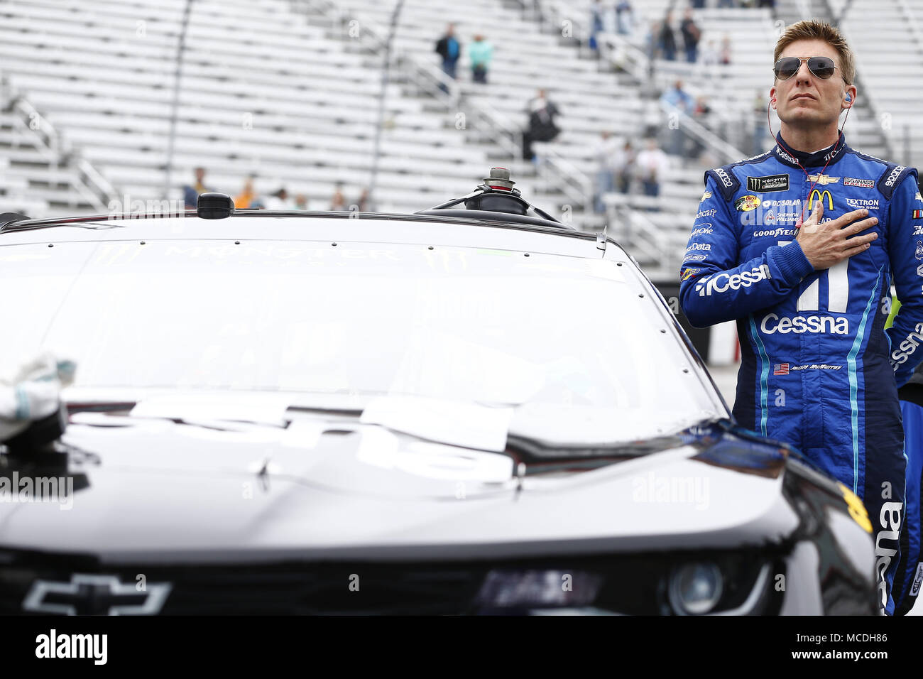 April 15, 2018 - Bristol, Tennessee, Vereinigte Staaten von Amerika-Am 15. April 2018 - Bristol, Tennessee, USA: Jamie McMurray (1) macht sich bereit für den Food City 500 in Bristol Motor Speedway in Bristol, Tennessee. (Bild: © Stephen A. Arce/ASP über ZUMA Draht) Stockfoto