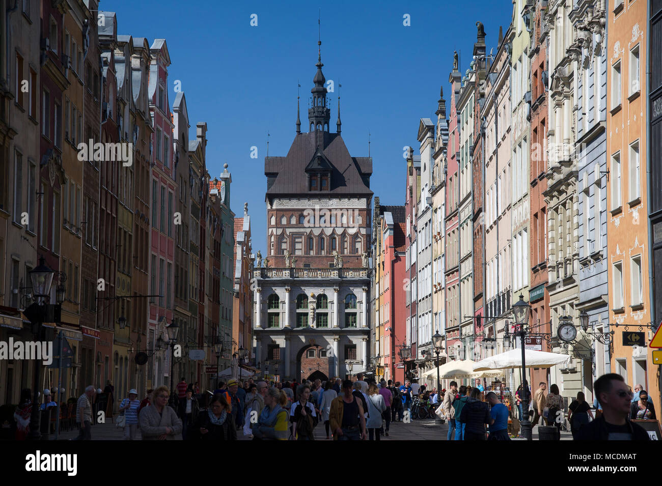 Renaissance Zlota Brama (Golden Gate) und gotische Wieza Wiezienna (Gefängnis Turm) von Przedbramie Dlugiej Ulicy (Fore Tor Komplex der Dluga Straße) und L Stockfoto