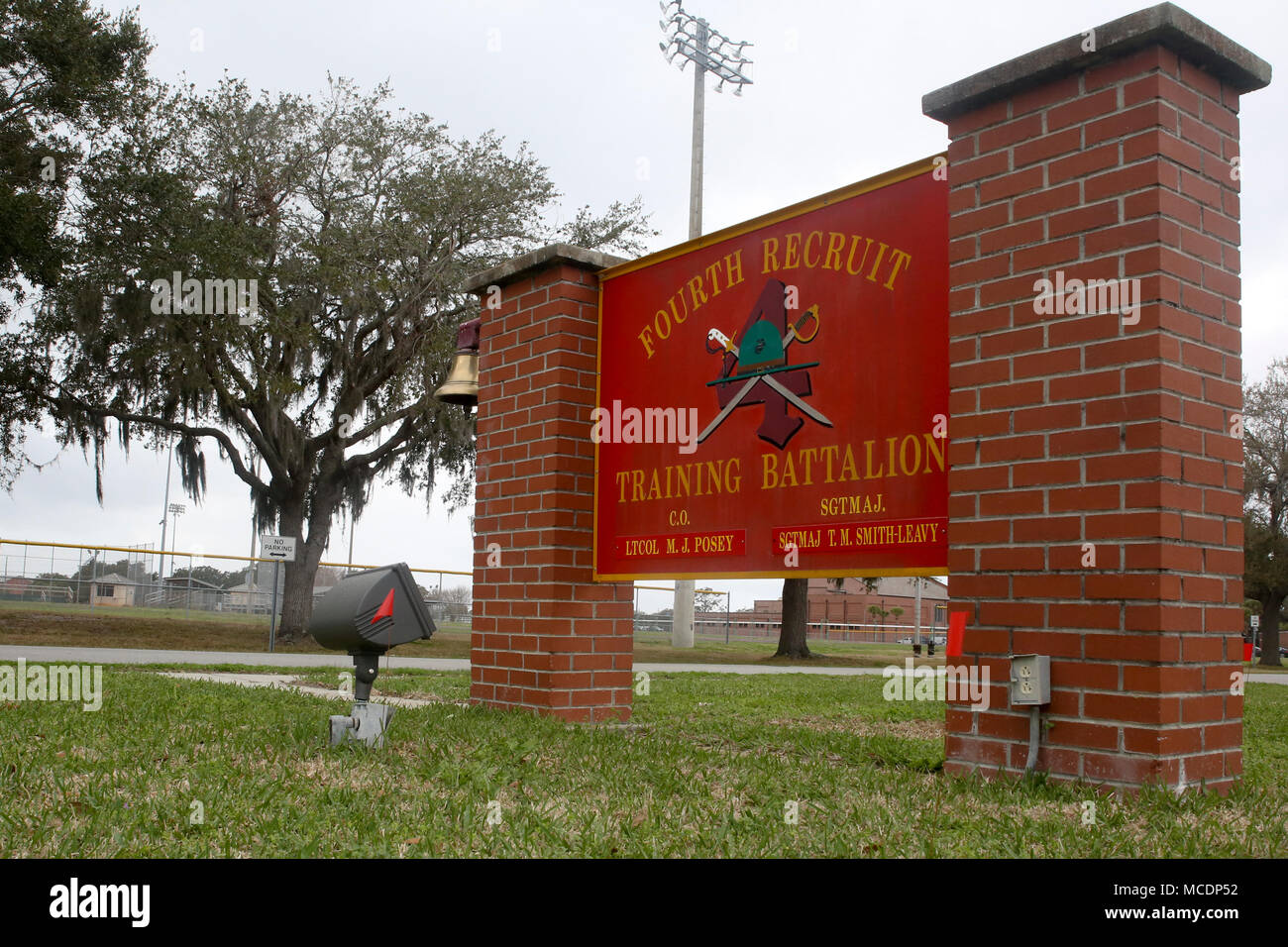 Ein rekrut war während der Umformung Tag zwei der Ausbildung an Bord Marine Corps Recruit Depot Parris Island Feb 4 rekrutieren wiederbelebt. Der Rekrut fiel bewusstlos als Ihr eingestellt und durch Ersthelfer wiederbelebt. Der rekrut ist mit Oscar Unternehmen des 4. rekrutieren Ausbildung Bataillon. Stockfoto