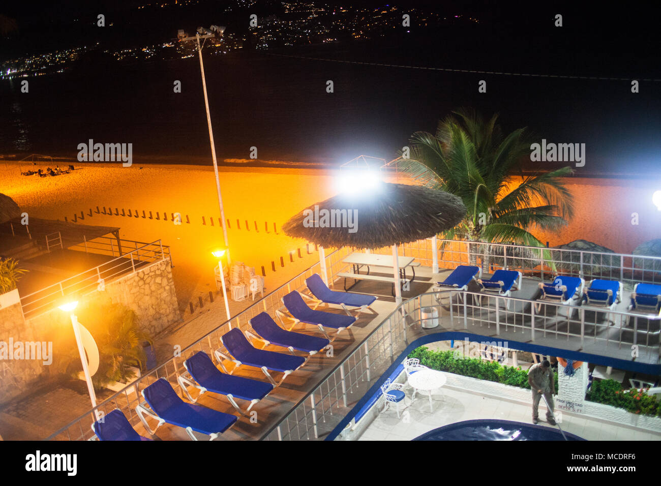 Ein Blick auf den Strand in Acapulco, Guerrero, Mexiko am Mittwoch, den 18. November 2015. Acapulco ist einer der bekanntesten Badeorte, Hosting viele berühmte Persönlichkeiten während der fünfziger Jahre. Jedoch ständige Gewalt weitgehend international das Image der Stadt und ausländischen Tourismus Zahlen betroffen. Stockfoto