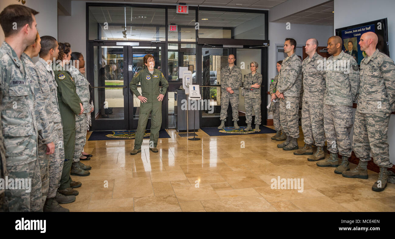 Montgomery bürgerliche Führer ehren Mitglieder der CORONA South 2018 mit einem Empfang am Alabama Supreme Court, Feb 26, 2018. Alabama Gouverneur Kay Ivey begrüßte Sekretär der Air Force Heather Wilson, Luftwaffe Stabschef General David Goldfein und Tuskegee Airmen. (U.S. Air Force Foto von Donna Burnnet) Stockfoto