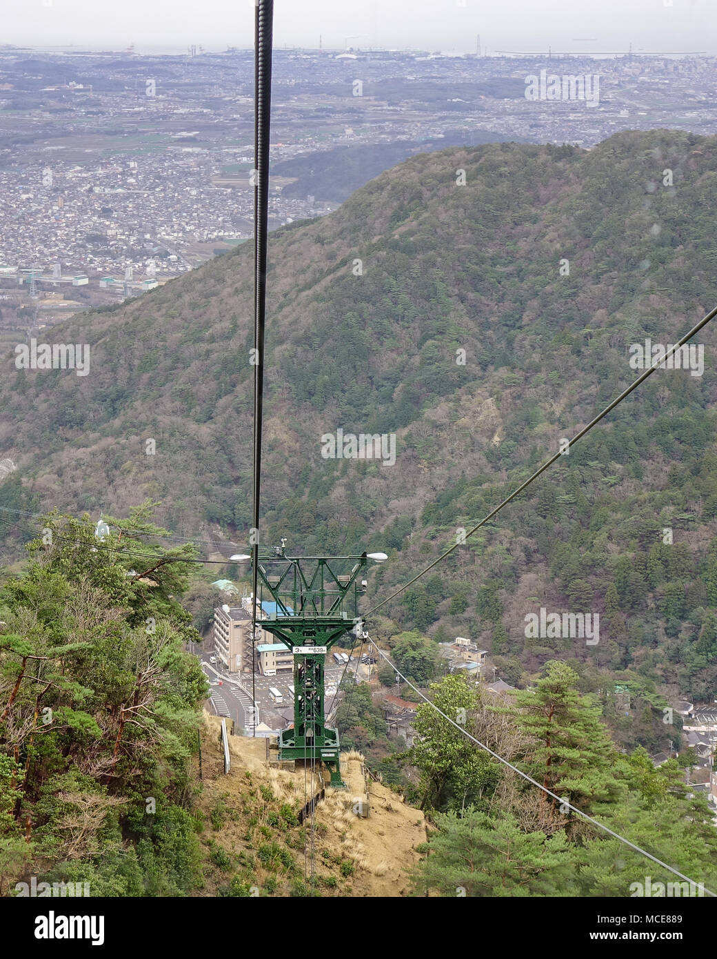 Nagoya, Japan - Mar 16, 2018. Blick auf das Tal von der Seilbahn zum Berg Gozaisho in Nagoya, Japan. Stockfoto