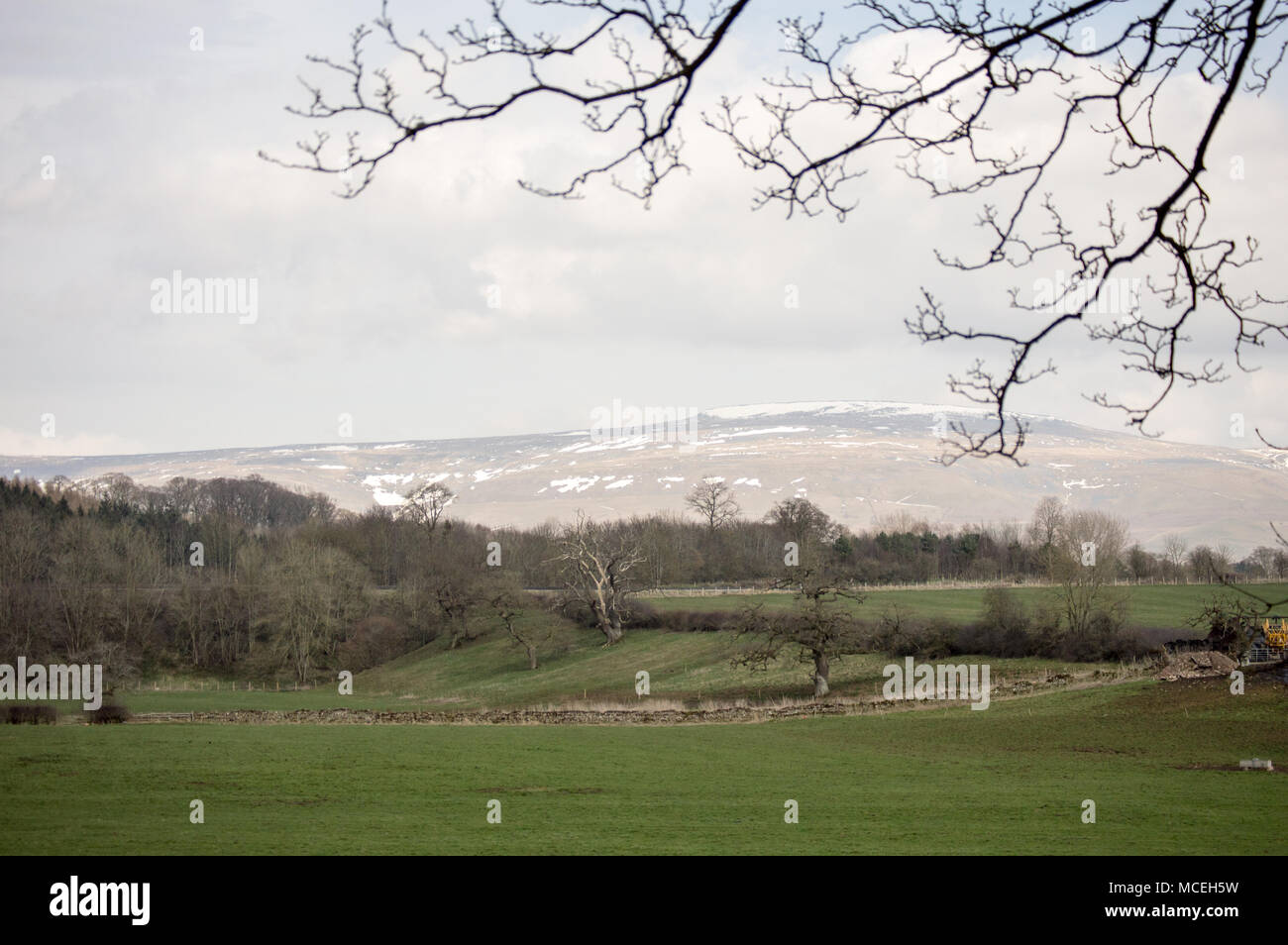 Wunderschöne Landschaft Blick auf die schneebedeckten Montage Stockfoto