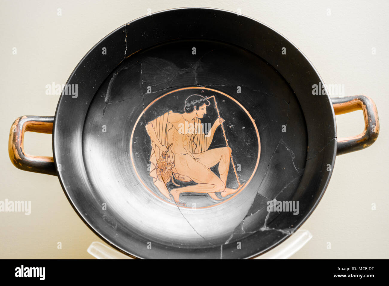 Eine kylix Wein - Trinkbecher im Museum von Stoa des Attalos, Athen, Griechenland angezeigt Stockfoto